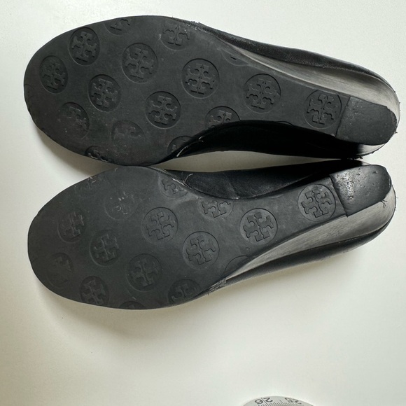 Tory Burch Black Leather Wedge - Picture 12 of 15